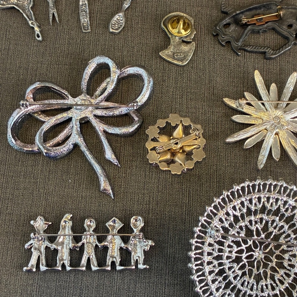 Vintage Silver Tone Brooch Lot 18pc Rhinestone Figural Floral Some Signed - Picture 12 of 16